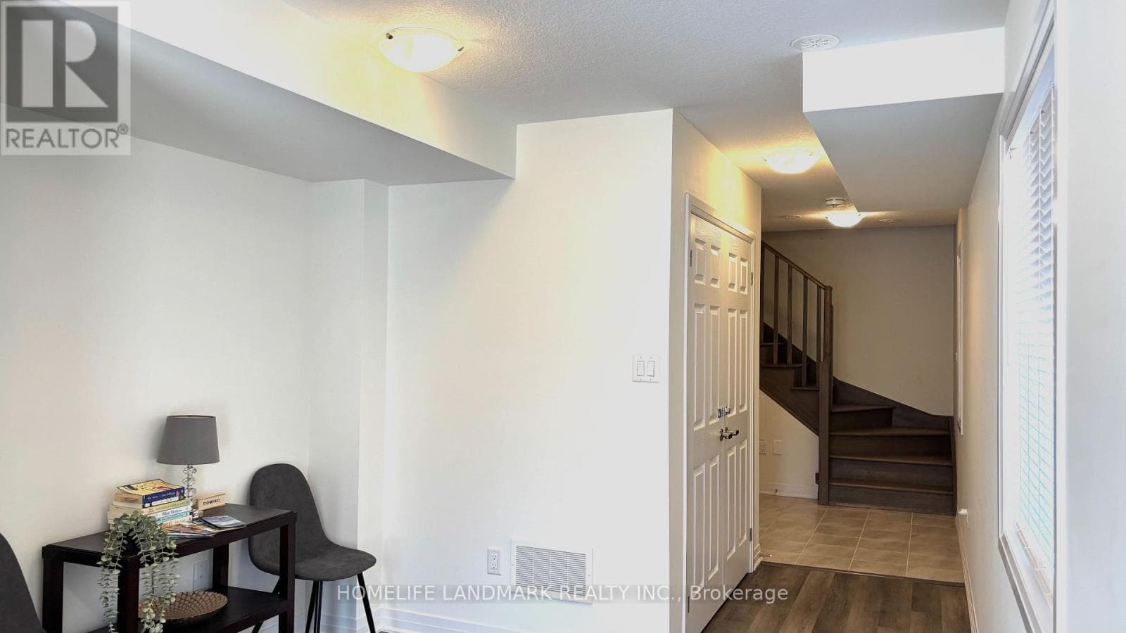 Single Family at 19 Pogie Drive, Welland (Dain City), Ontario - Photo 4 - RE/MAX Garden City Realty