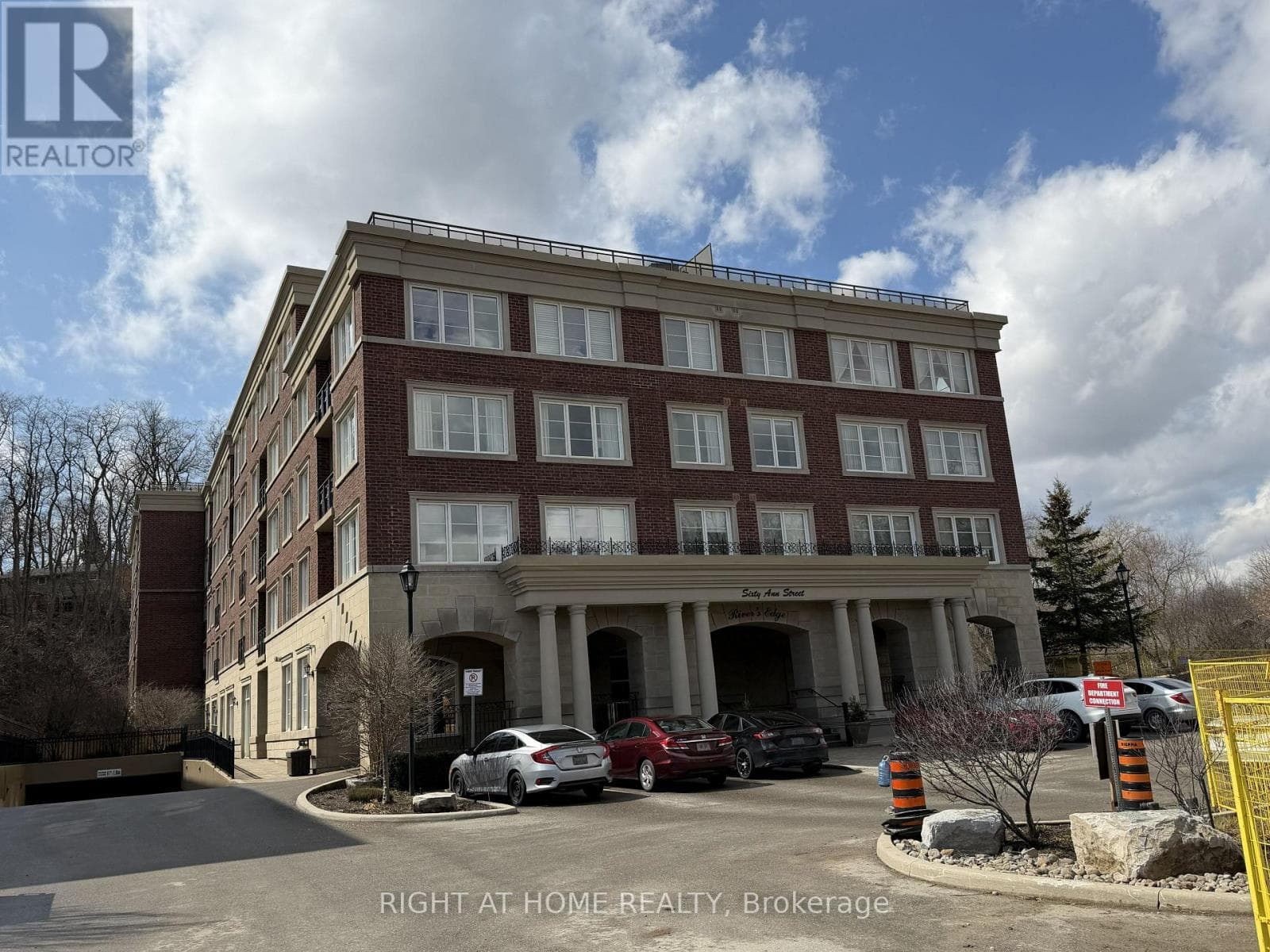 309- 60 Ann Street
