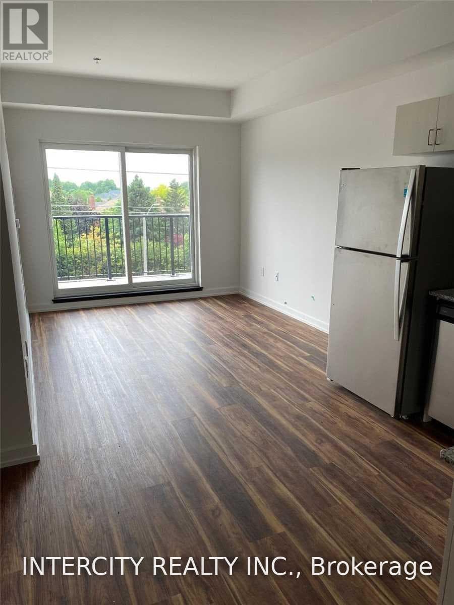 Single Family at 309- 430 Essa Road, Barrie (Holly), Ontario - Photo 4 - RE/MAX Garden City Realty