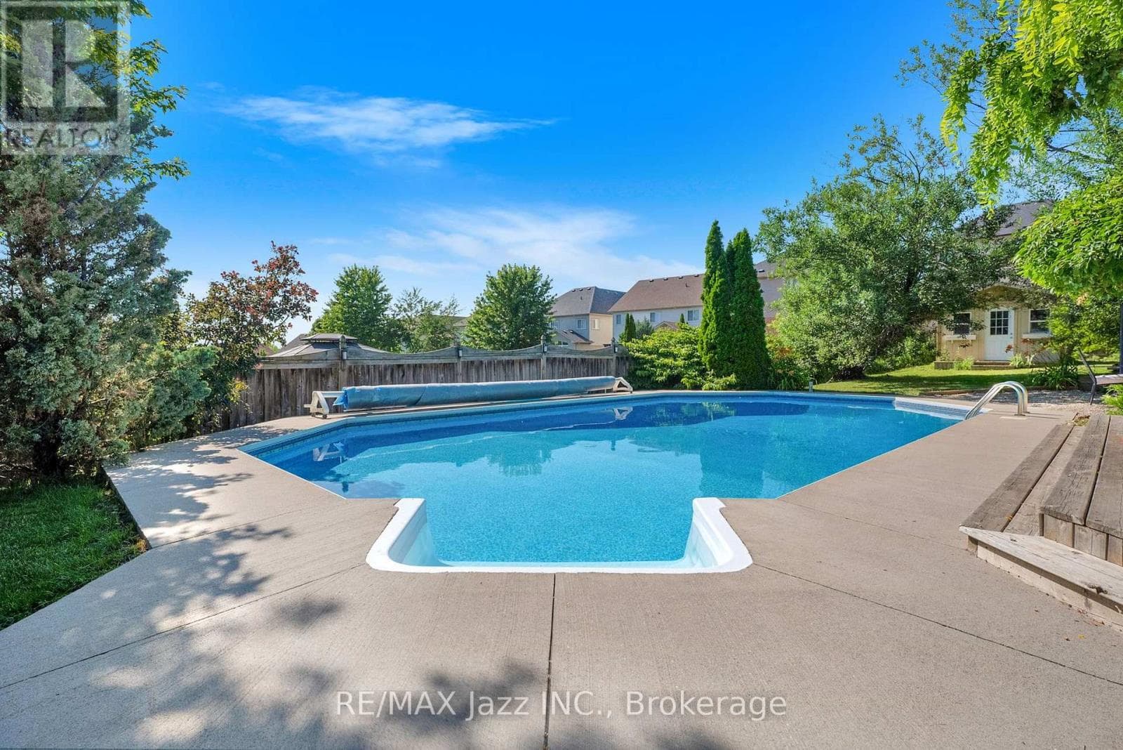 Single Family at 1098 Keswick Court, Oshawa (Pinecrest), Ontario - Photo 5 - RE/MAX Garden City Realty