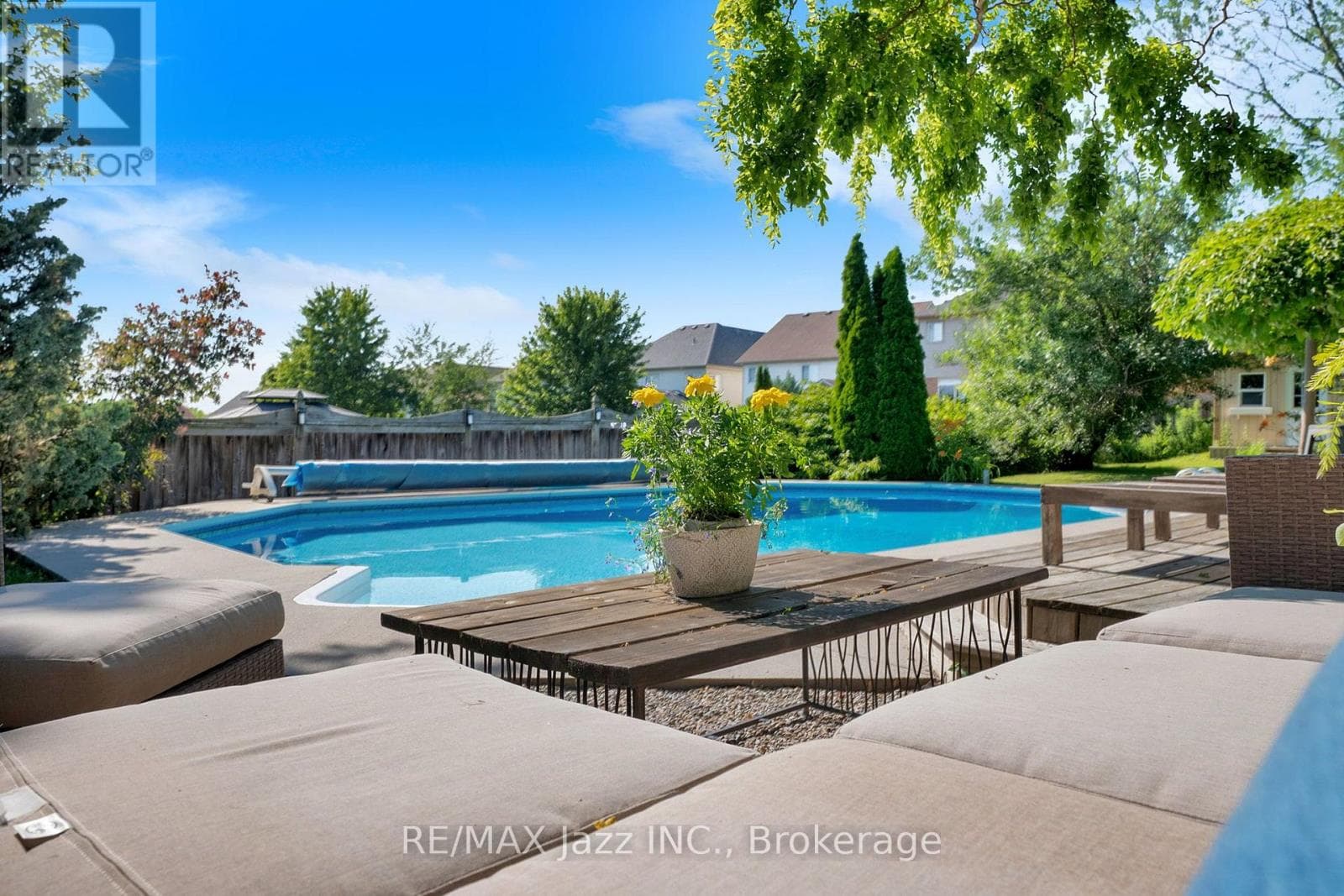 Single Family at 1098 Keswick Court, Oshawa (Pinecrest), Ontario - Photo 4 - RE/MAX Garden City Realty