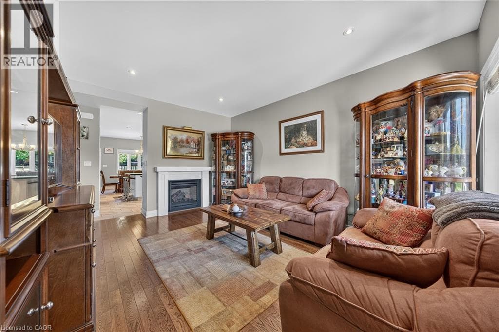Single Family at 17 GRANTHAM Avenue, St. Catharines, Ontario - Photo 8 - RE/MAX Garden City Realty