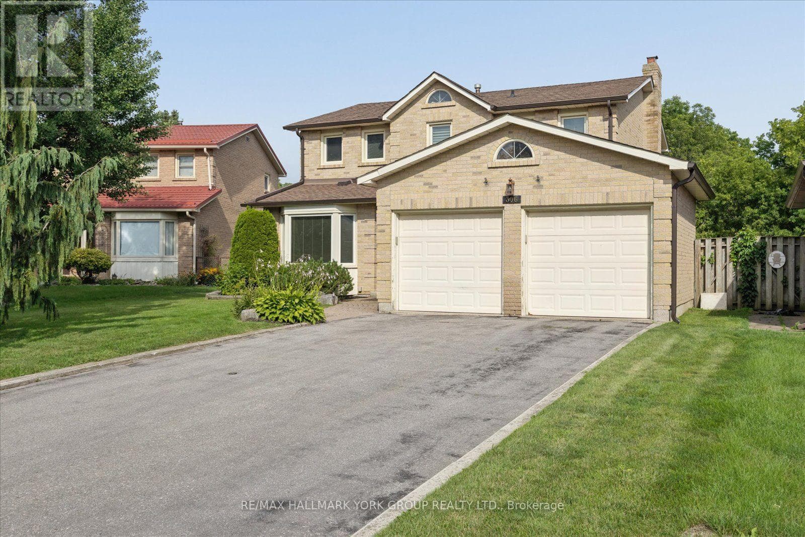 Single Family at 306 Erin Trail, Newmarket (Bristol-London), Ontario - Photo 2 - RE/MAX Garden City Realty