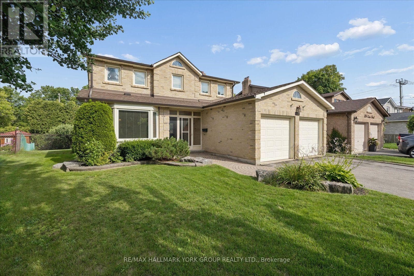 Single Family at 306 Erin Trail, Newmarket (Bristol-London), Ontario - Photo 3 - RE/MAX Garden City Realty