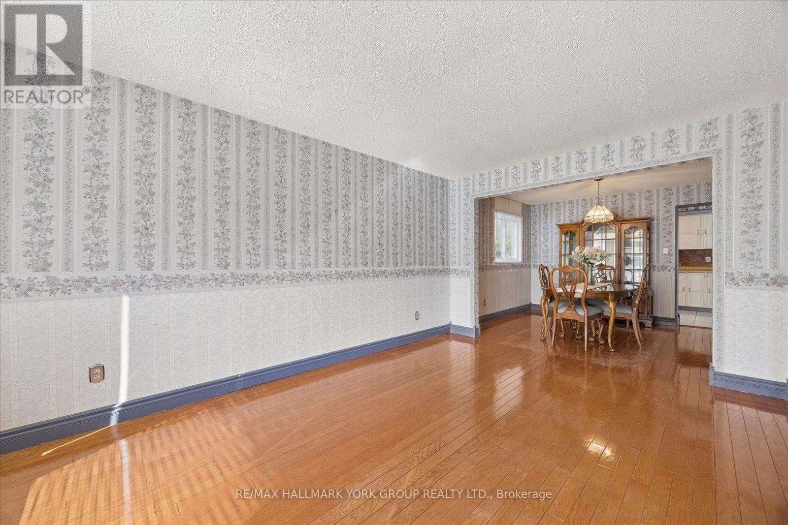 Single Family at 306 Erin Trail, Newmarket (Bristol-London), Ontario - Photo 7 - RE/MAX Garden City Realty