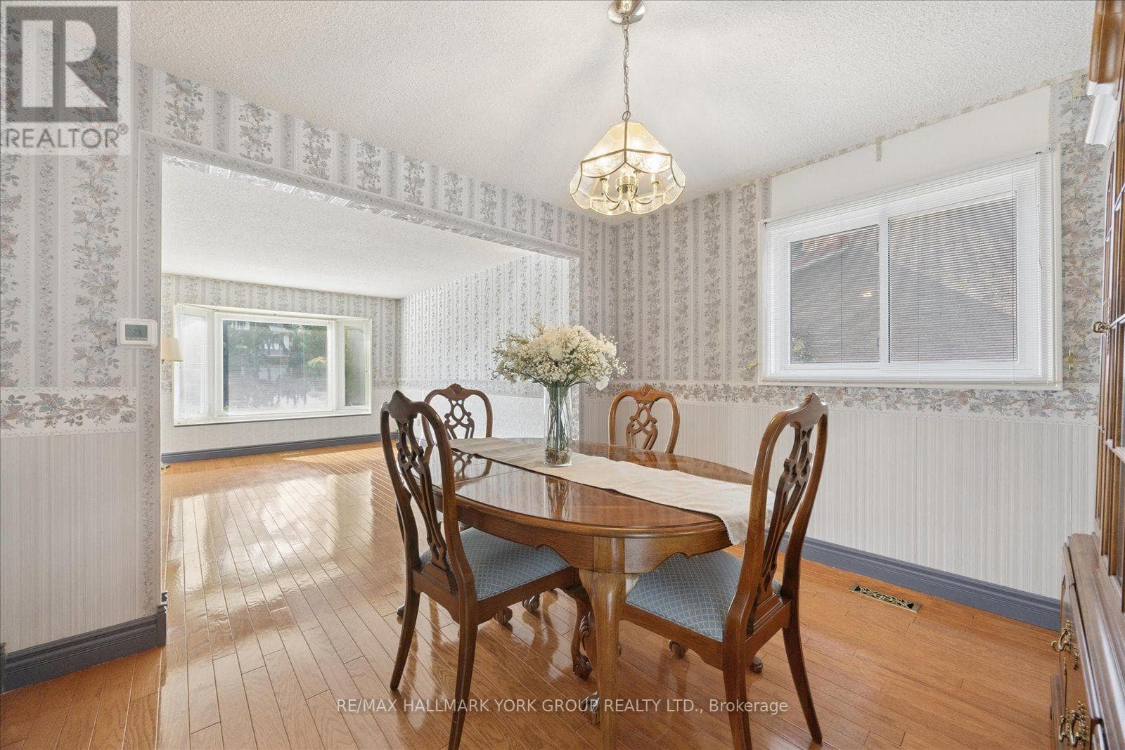 Single Family at 306 Erin Trail, Newmarket (Bristol-London), Ontario - Photo 9 - RE/MAX Garden City Realty