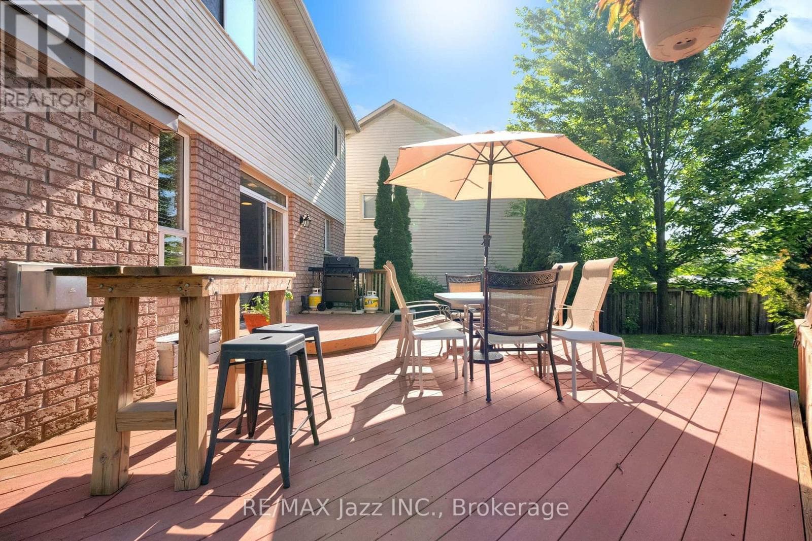 Single Family at 1098 Keswick Court, Oshawa (Pinecrest), Ontario - Photo 9 - RE/MAX Garden City Realty