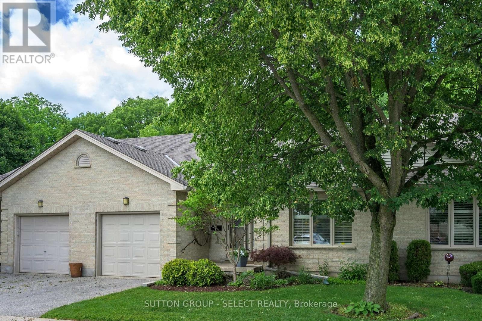 Single Family at 43- 99 Edgevalley Road, London East (East A), Ontario - Photo 3 - RE/MAX Garden City Realty