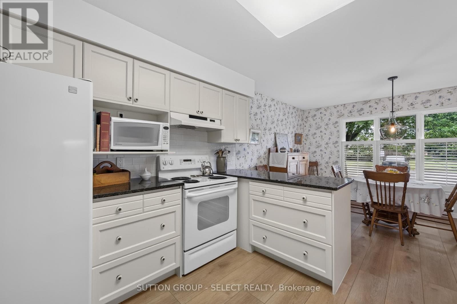Single Family at 43- 99 Edgevalley Road, London East (East A), Ontario - Photo 8 - RE/MAX Garden City Realty