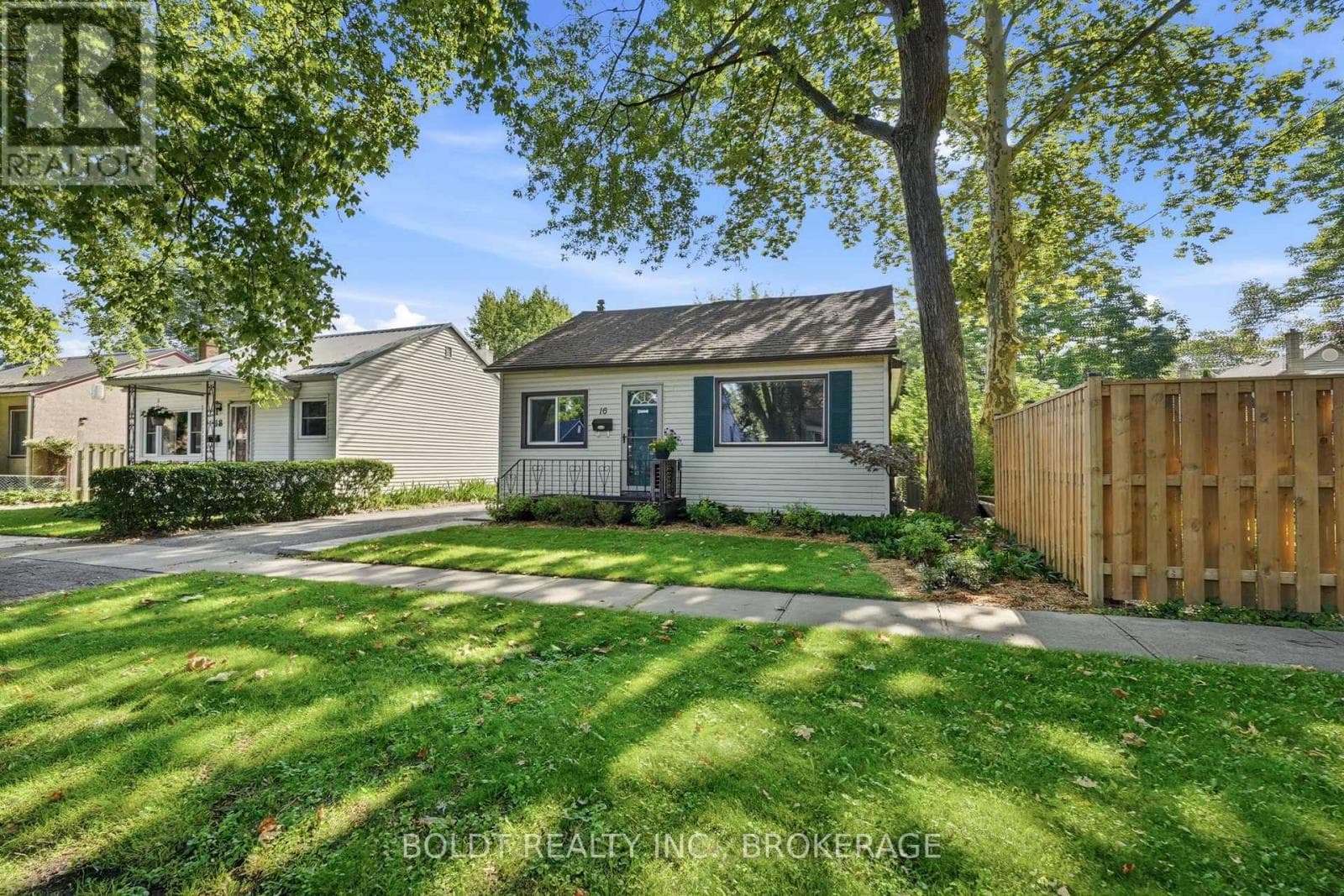 Single Family at 16 Longfellow Avenue, St. Catharines (Haig), Ontario - Photo 3 - RE/MAX Garden City Realty