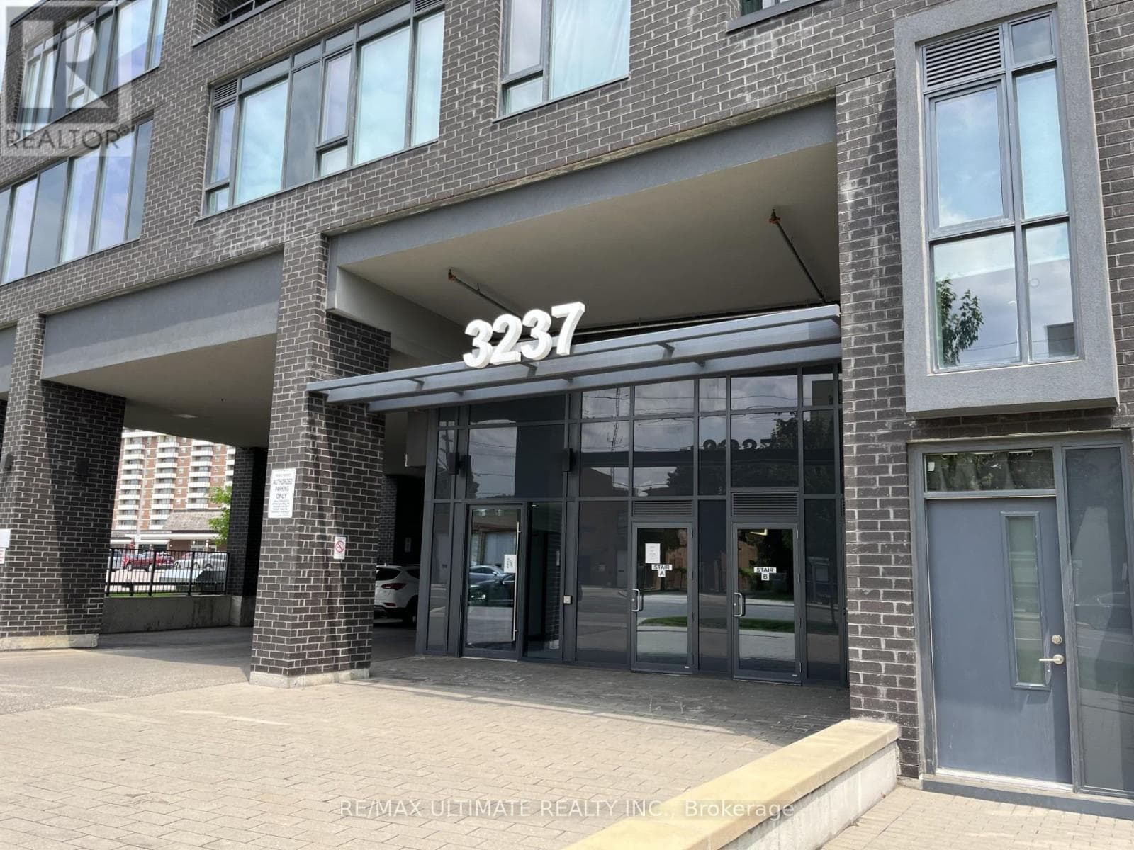 Single Family at 1211- 3237 Bayview Avenue, Toronto (Bayview Woods-Steeles), Ontario - Photo 4 - RE/MAX Garden City Realty