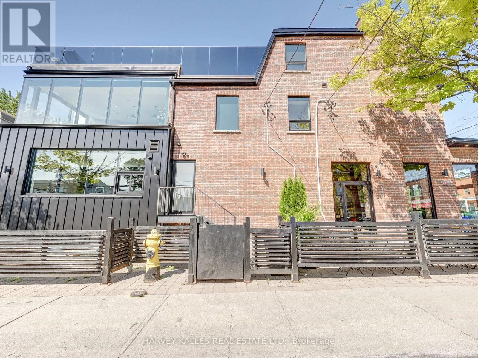 Business at 885 Dundas Street, Toronto (Trinity-Bellwoods), Ontario - Photo 3 - RE/MAX Garden City Realty