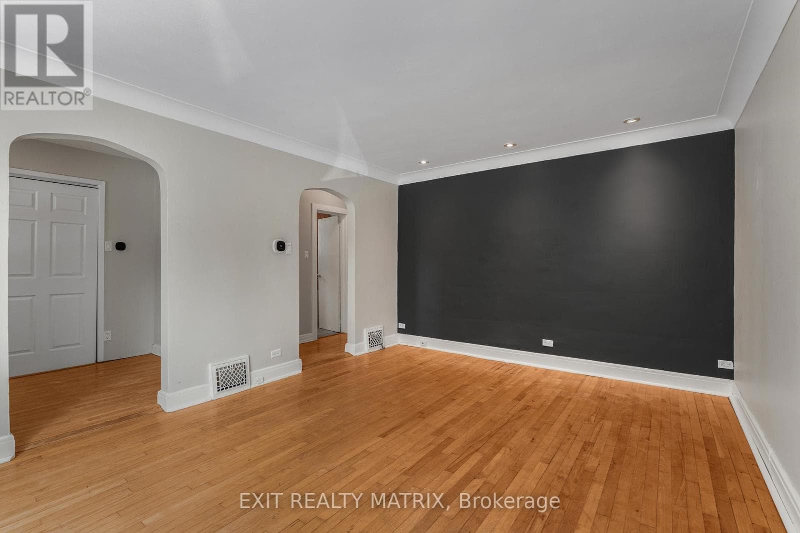 Multi-family at 261 Montfort Street, Ottawa, Ontario - Photo 8 - RE/MAX Garden City Realty