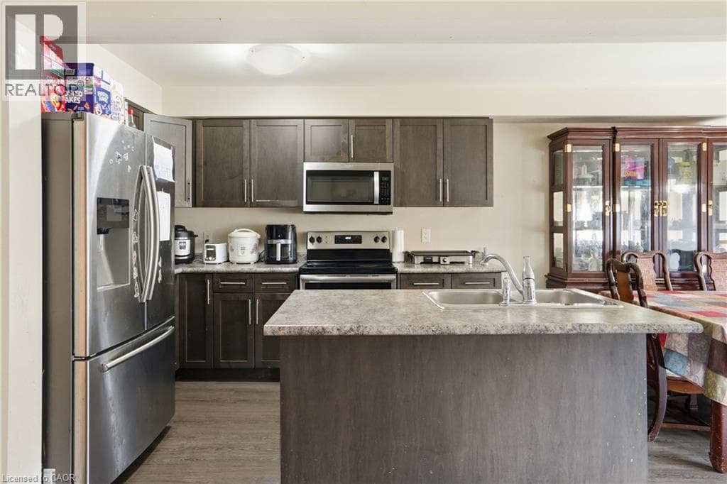 Single Family at 584 JULIA Drive, Welland, Ontario - Photo 6 - RE/MAX Garden City Realty