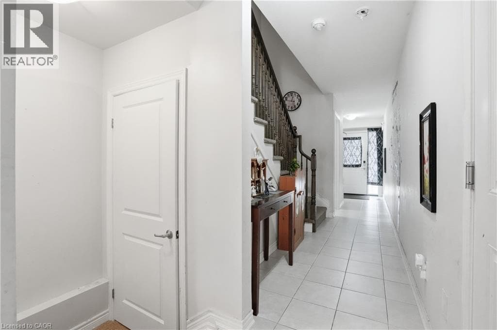 Single Family at 584 JULIA Drive, Welland, Ontario - Photo 3 - RE/MAX Garden City Realty