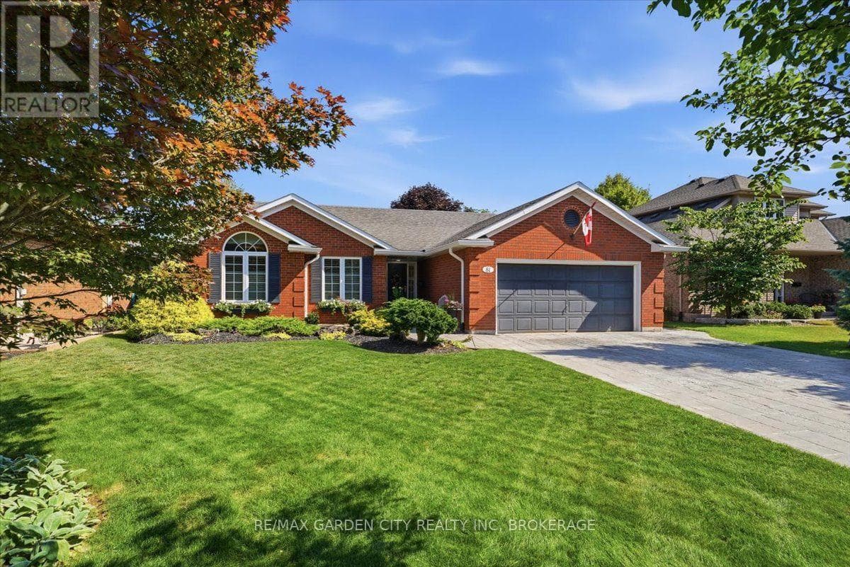 Single Family at 81 SANDRA Drive, Pelham (Fenwick), Ontario - Photo 4 - RE/MAX Garden City Realty