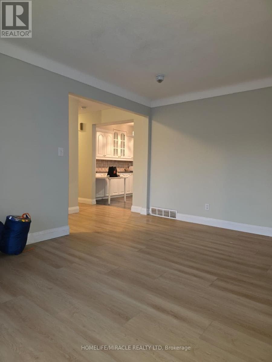 Upper- 26 Glengarry Road