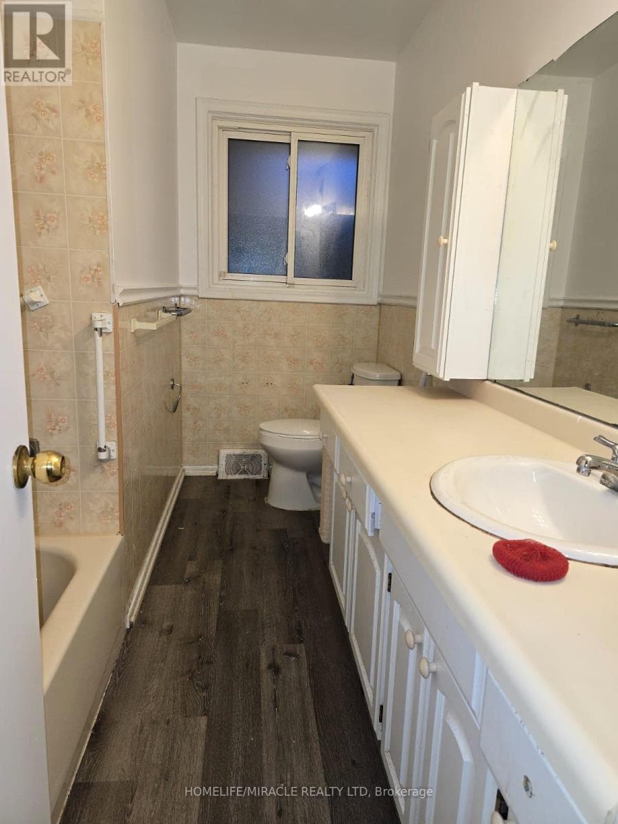 Single Family at Upper- 26 Glengarry Road, St. Catharines (Oakdale), Ontario - Photo 2 - RE/MAX Garden City Realty