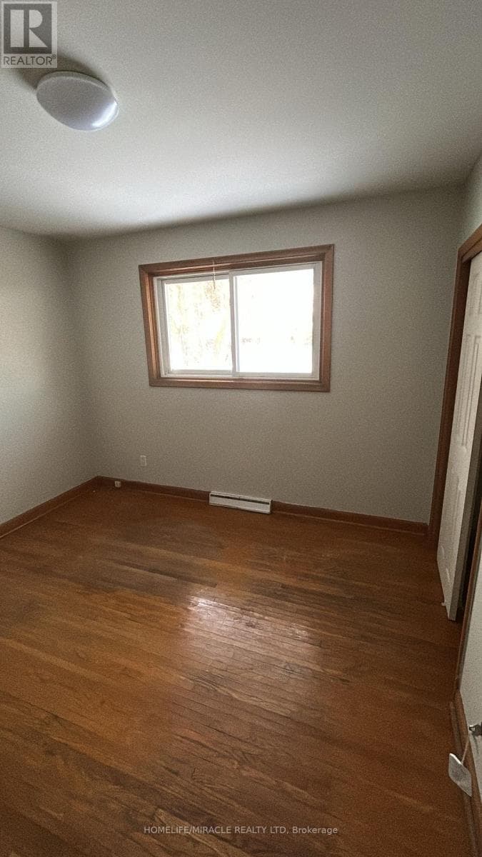 Single Family at Upper- 26 Glengarry Road, St. Catharines (Oakdale), Ontario - Photo 4 - RE/MAX Garden City Realty