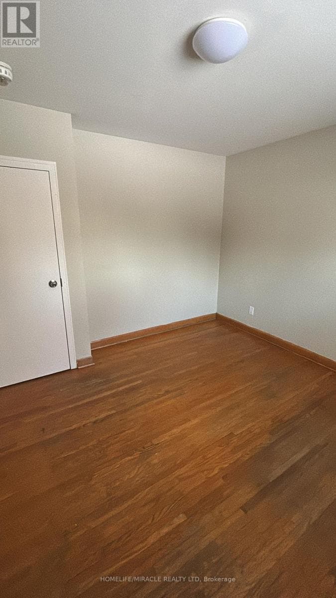 Single Family at Upper- 26 Glengarry Road, St. Catharines (Oakdale), Ontario - Photo 5 - RE/MAX Garden City Realty