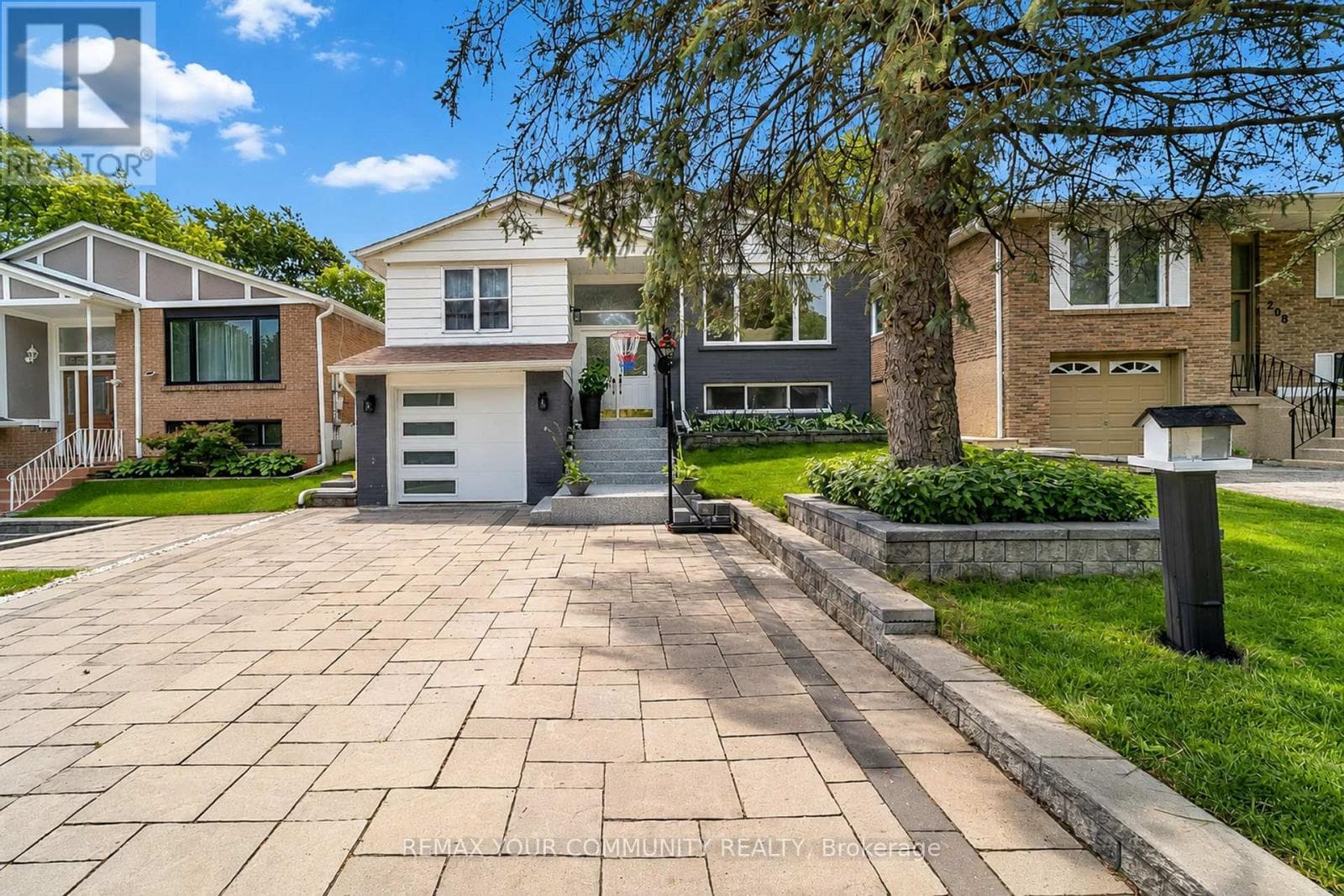 210 Currey Crescent