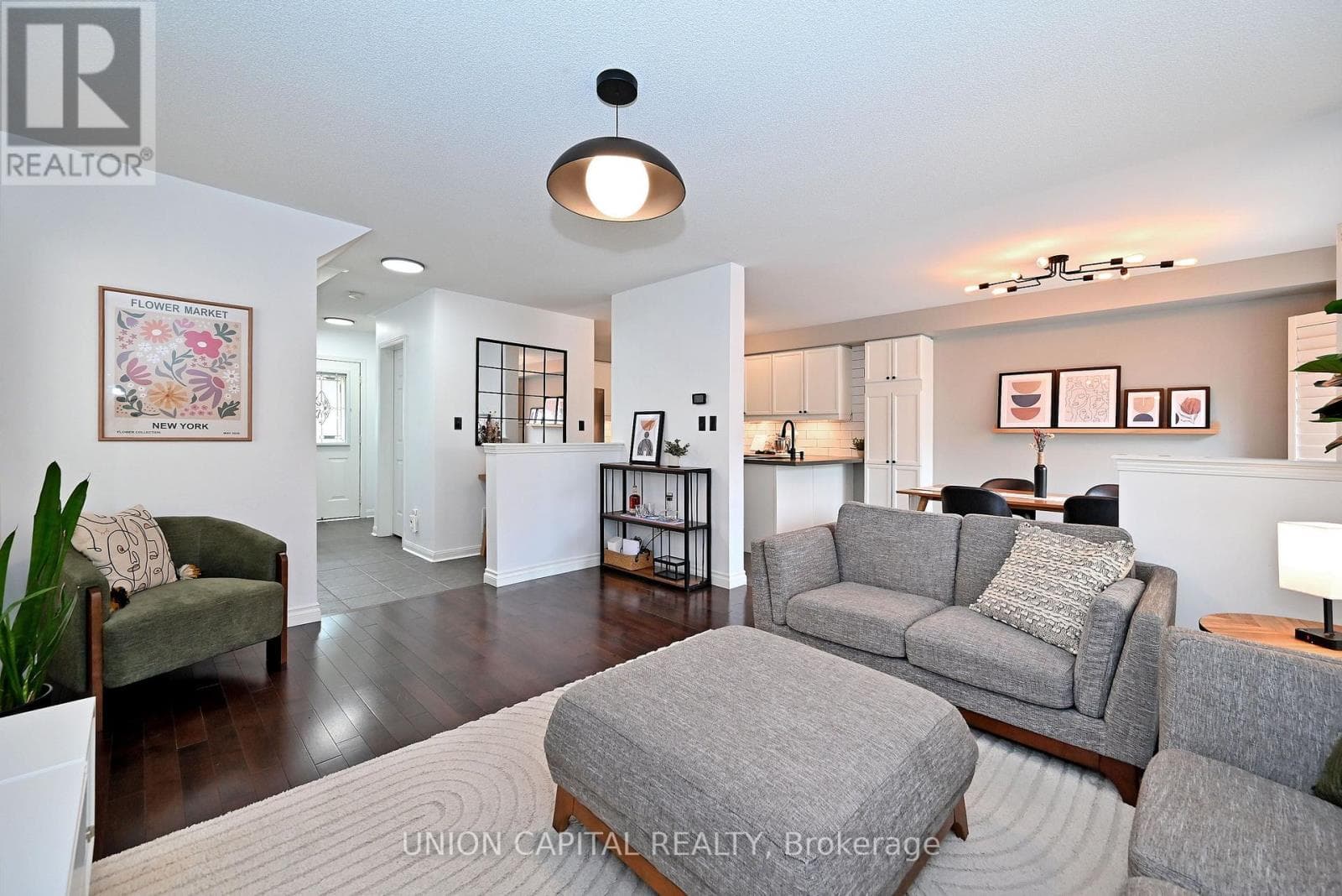 32 Regatta Crescent