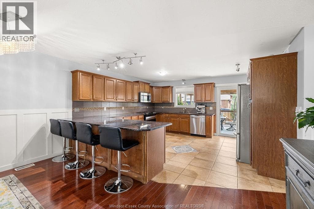 Single Family at 964 GREENPARK, Windsor, Ontario - Photo 10 - RE/MAX Garden City Realty