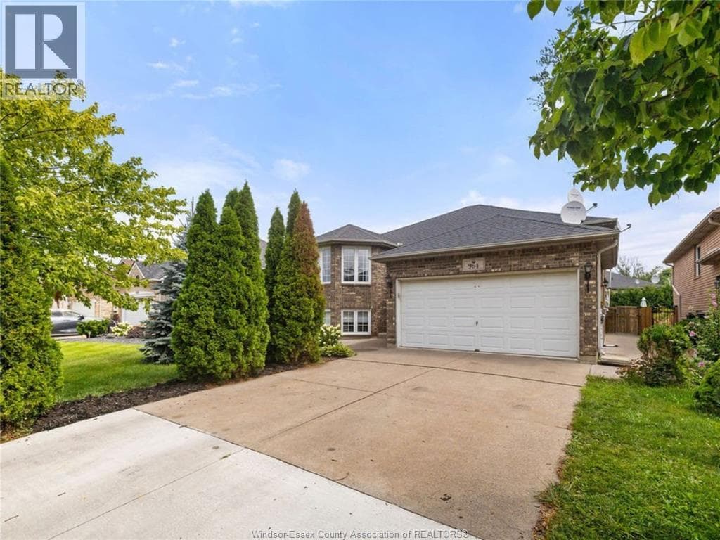 Single Family at 964 GREENPARK, Windsor, Ontario - Photo 2 - RE/MAX Garden City Realty