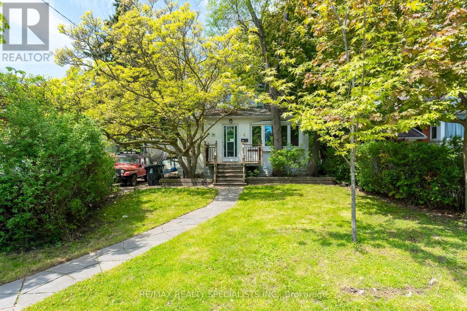 4 Elton Crescent