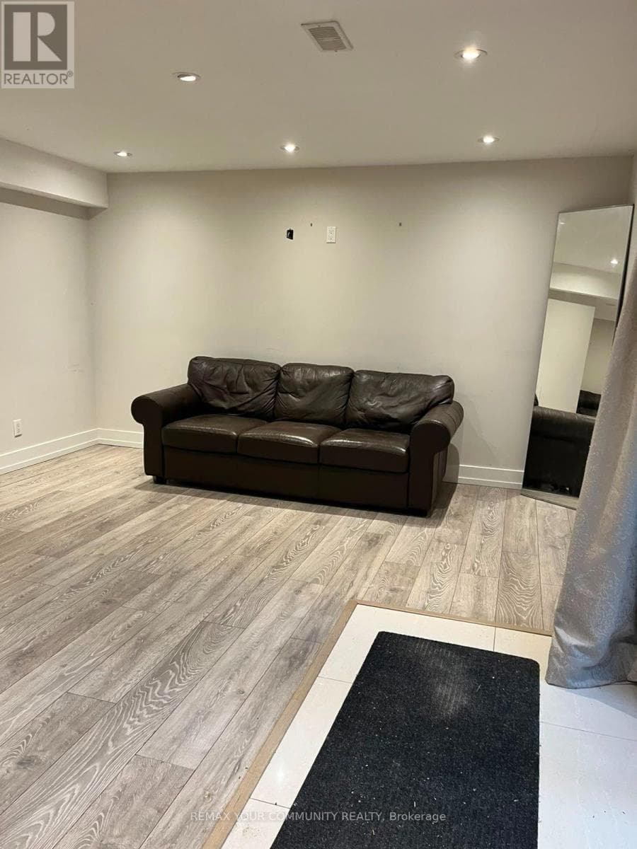 Single Family at 315 Millard Avenue, Newmarket (Central Newmarket), Ontario - Photo 5 - RE/MAX Garden City Realty
