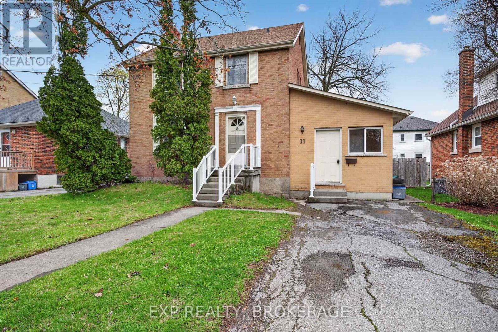11 CARRUTHERS Avenue