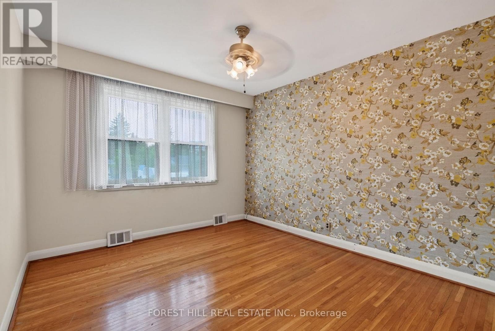 Single Family at 15 Robson Place, Toronto (Newtonbrook West), Ontario - Photo 10 - RE/MAX Garden City Realty