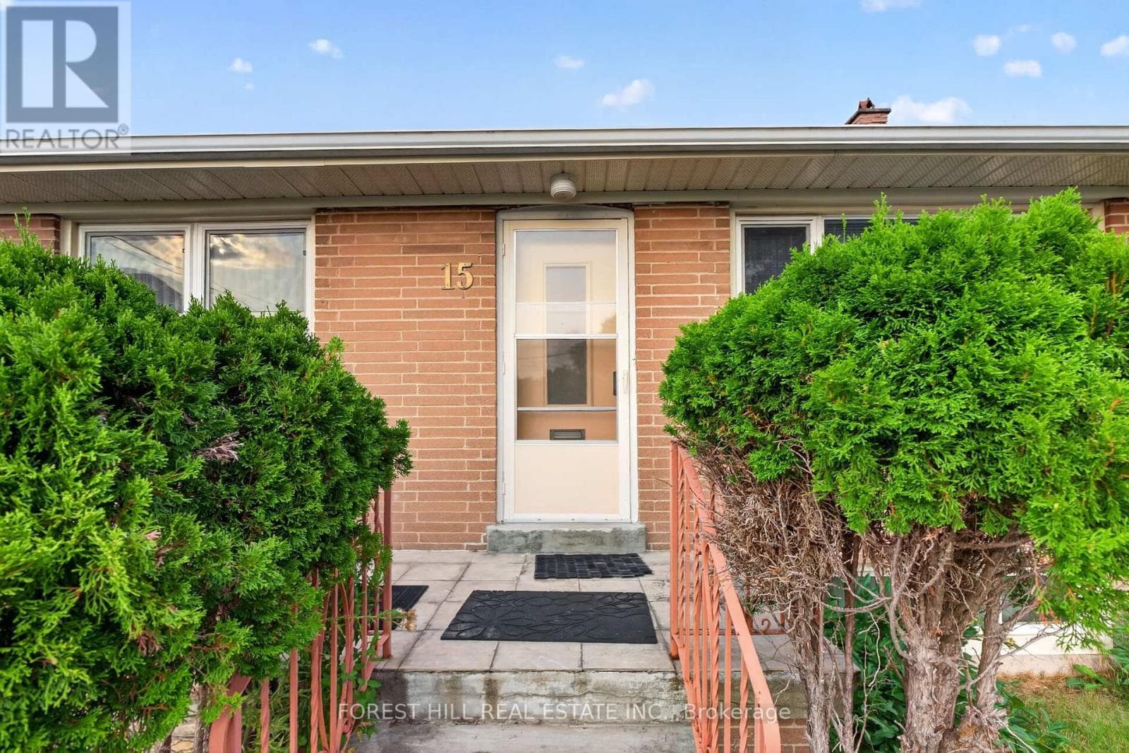 Single Family at 15 Robson Place, Toronto (Newtonbrook West), Ontario - Photo 2 - RE/MAX Garden City Realty