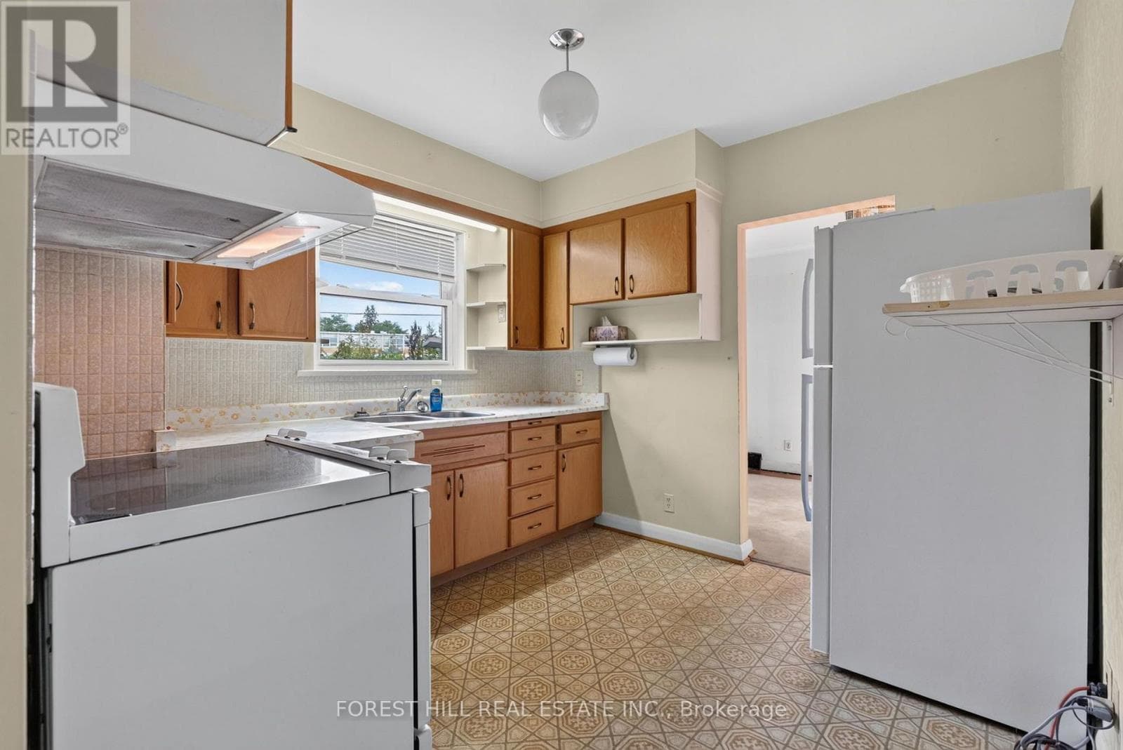 Single Family at 15 Robson Place, Toronto (Newtonbrook West), Ontario - Photo 8 - RE/MAX Garden City Realty