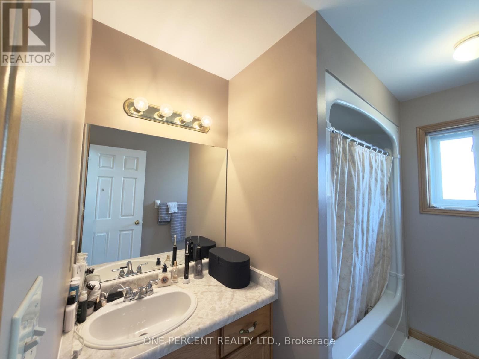 Single Family at 7476 Monastery Drive, Niagara Falls (Mt. Carmel), Ontario - Photo 10 - RE/MAX Garden City Realty