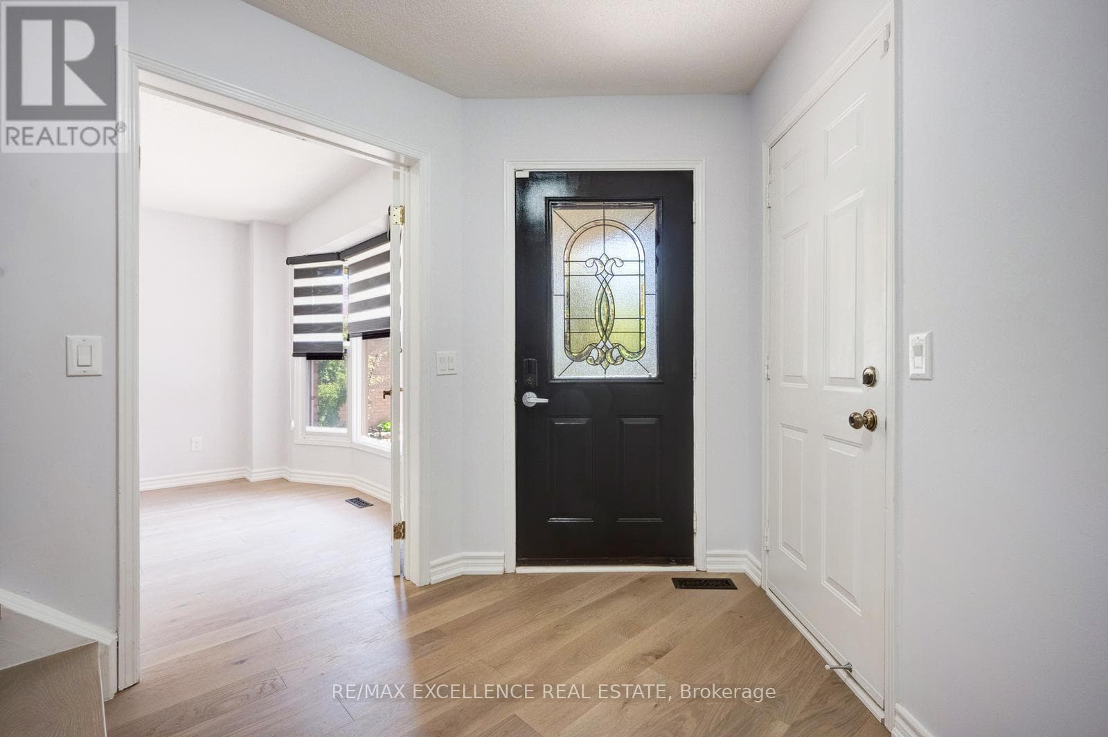 Single Family at 15 Nymark Place, Brampton (Westgate), Ontario - Photo 5 - RE/MAX Garden City Realty