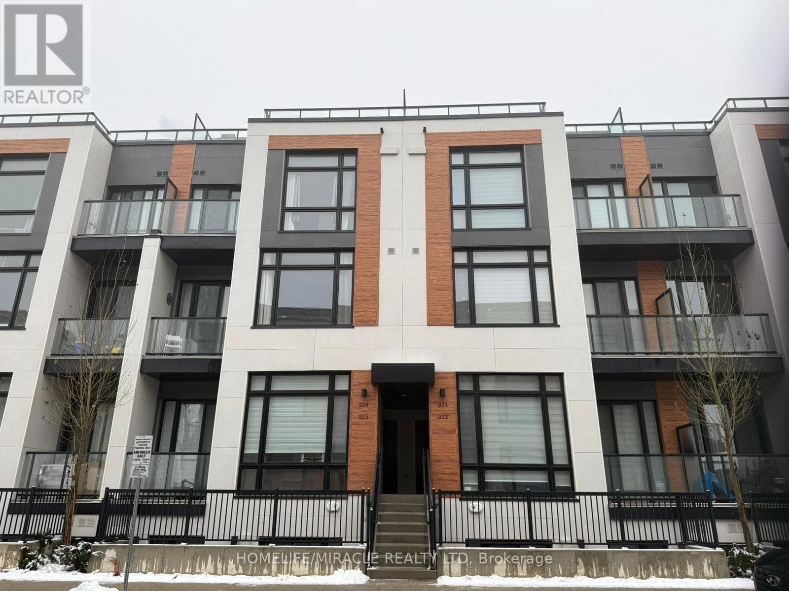 924- 2 Steckley House Lane