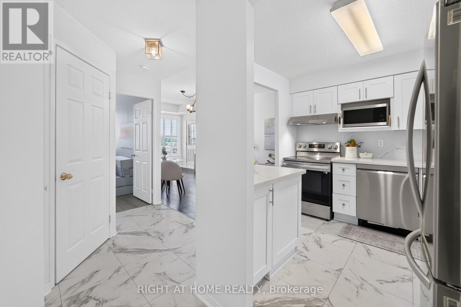 Single Family at 607- 32 Tannery Street, Mississauga (Streetsville), Ontario - Photo 6 - RE/MAX Garden City Realty