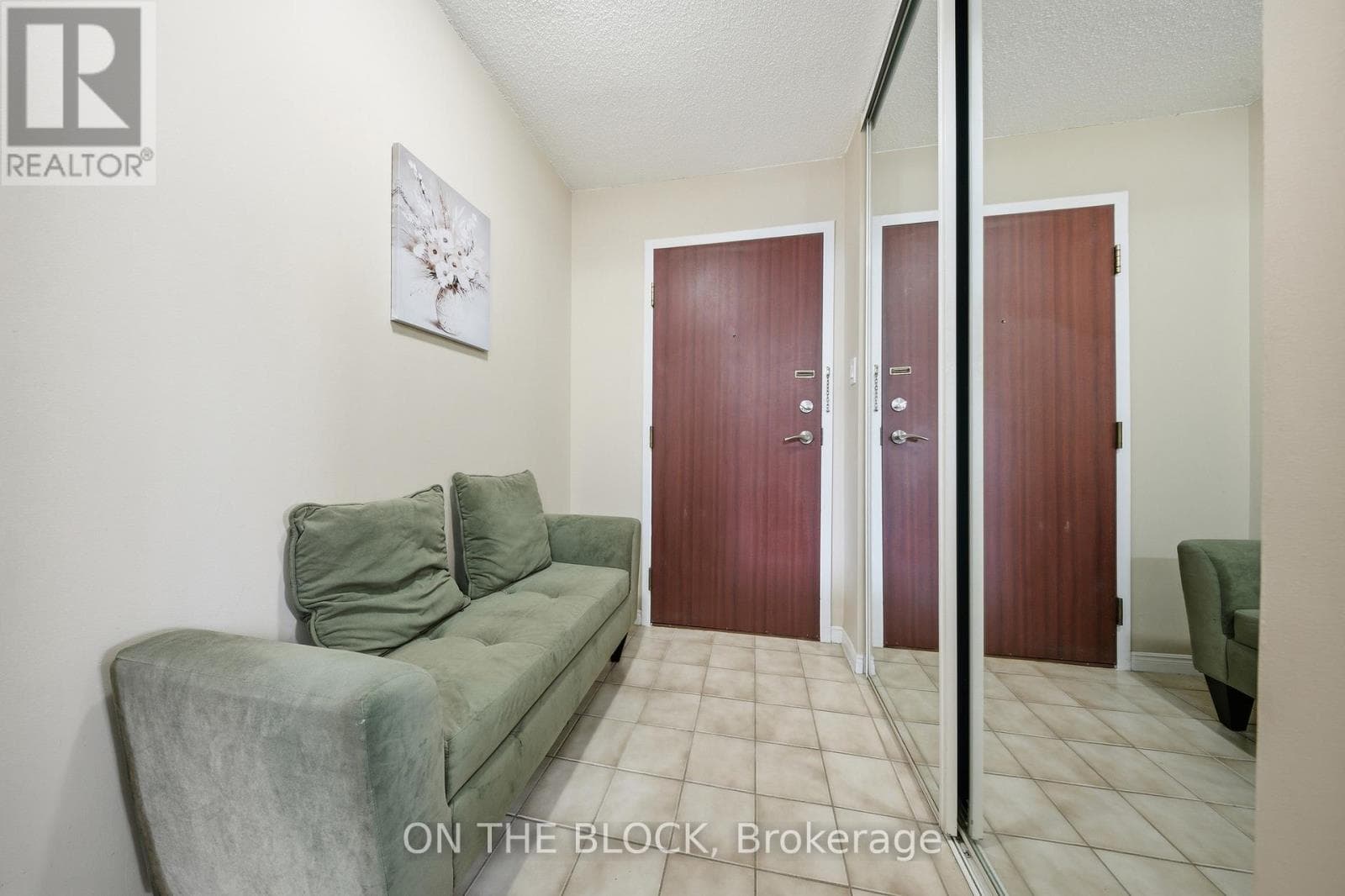 Single Family at 203- 880 Dundas Street, Mississauga (Erindale), Ontario - Photo 4 - RE/MAX Garden City Realty