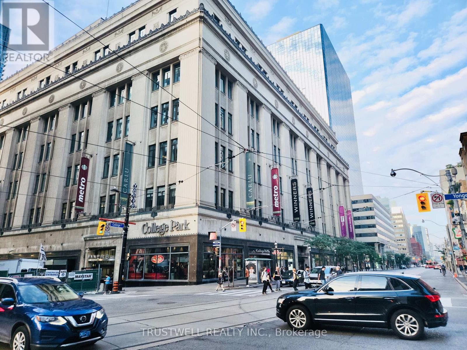 2601- 38 Grenville Street