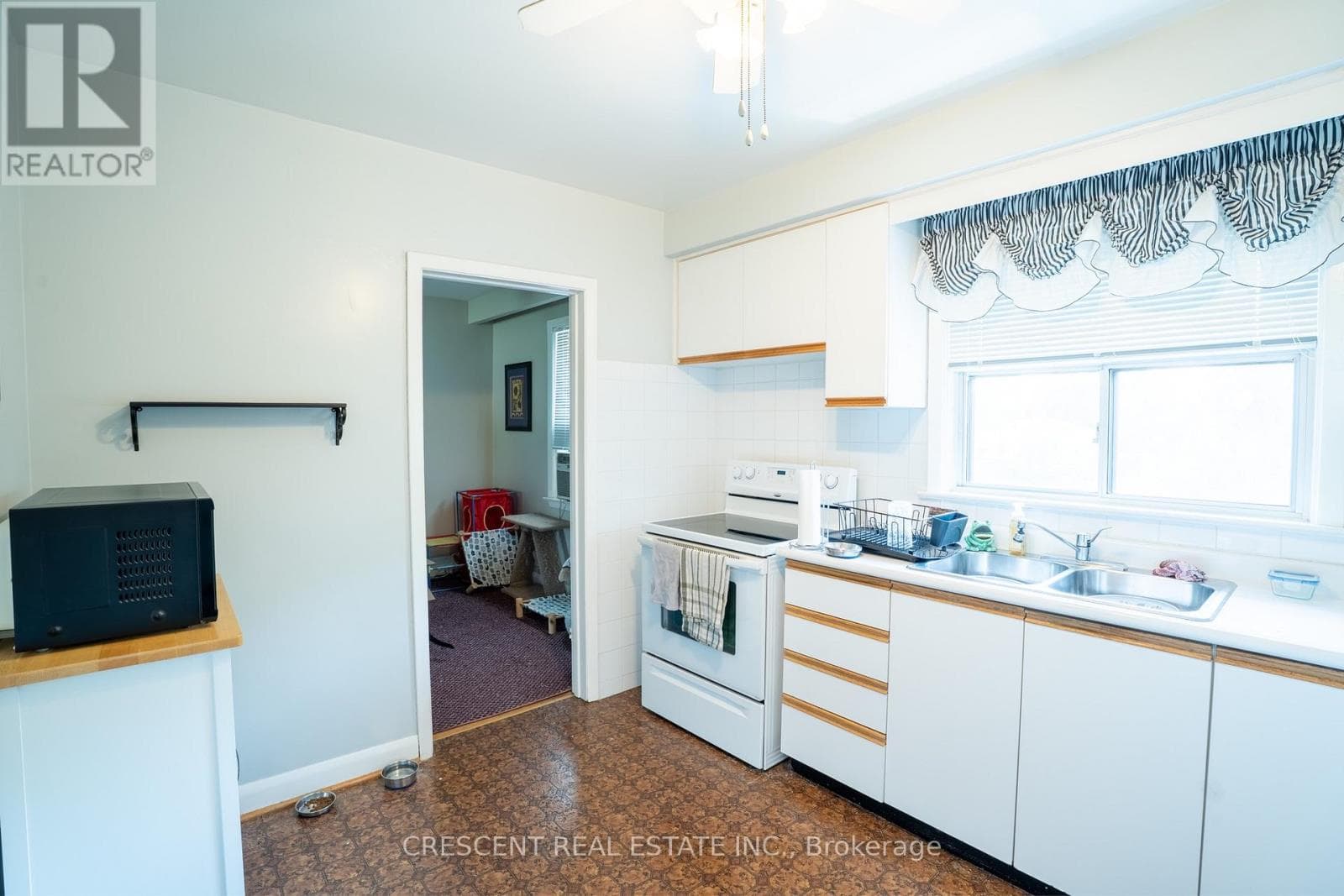 Single Family at UPPER- 35 Laburnham Avenue, Toronto (Long Branch), Ontario - Photo 4 - RE/MAX Garden City Realty