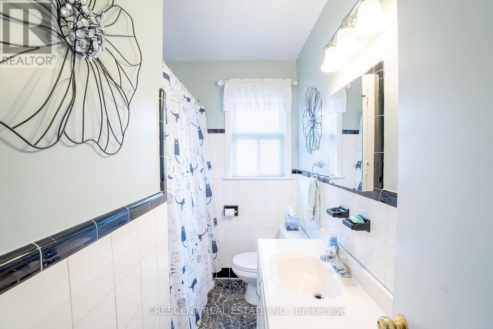 Single Family at UPPER- 35 Laburnham Avenue, Toronto (Long Branch), Ontario - Photo 7 - RE/MAX Garden City Realty