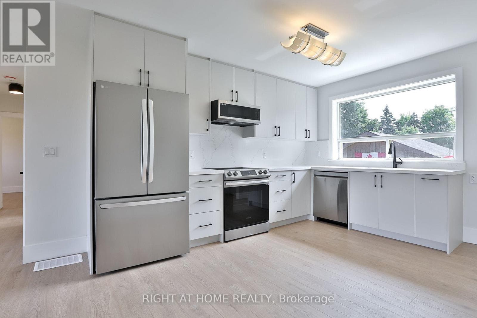 Single Family at 80 Stephen Drive, Caledon (Bolton West), Ontario - Photo 4 - RE/MAX Garden City Realty