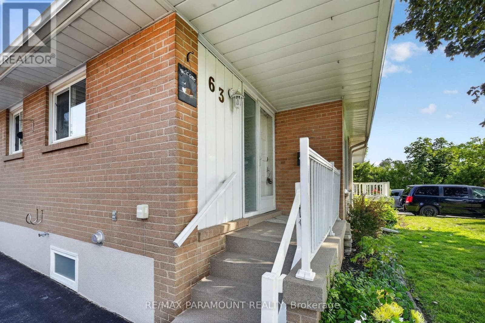 Single Family at 63 Argyle Crescent, Brampton (Avondale), Ontario - Photo 4 - RE/MAX Garden City Realty