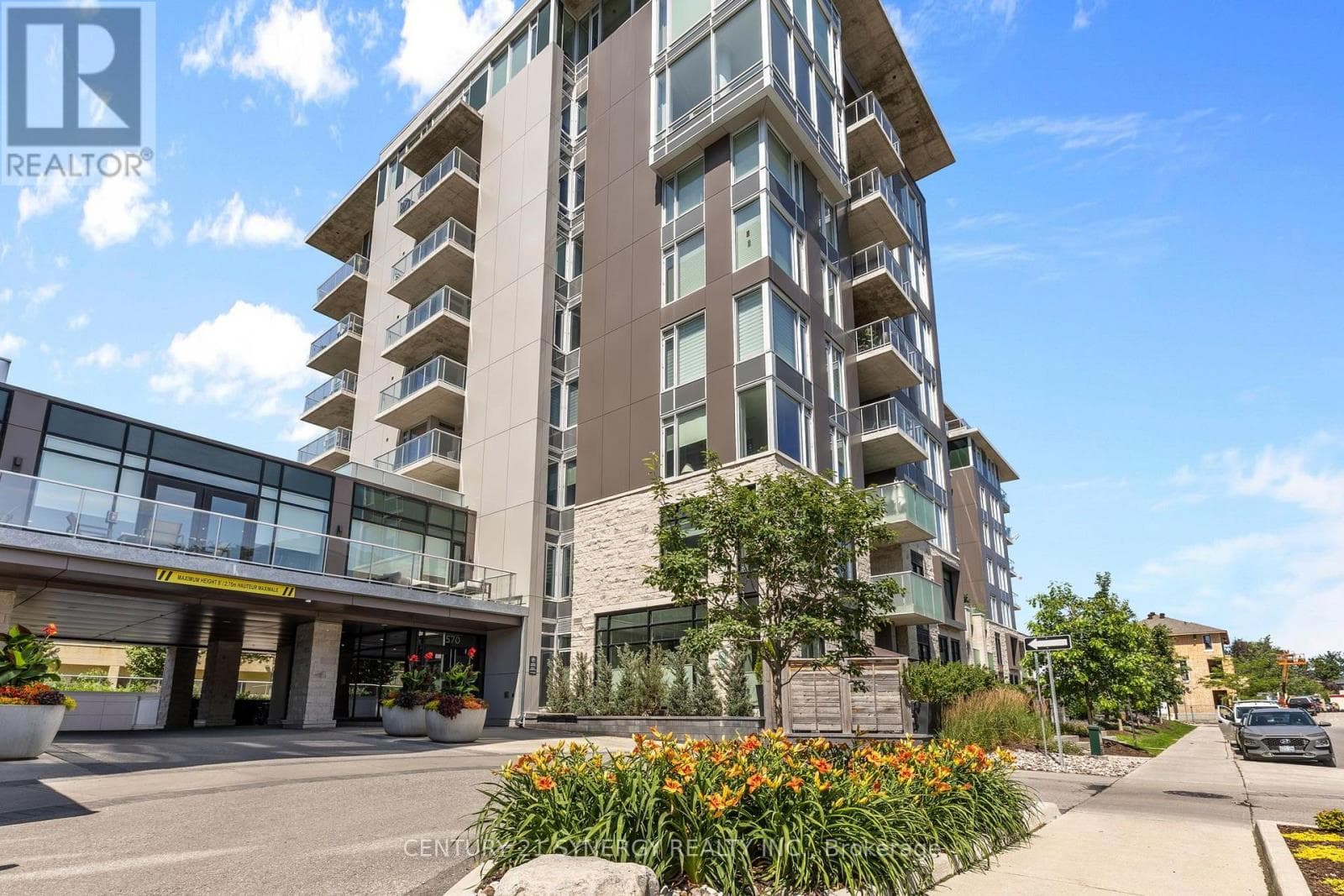 512- 570 De Mazenod Avenue