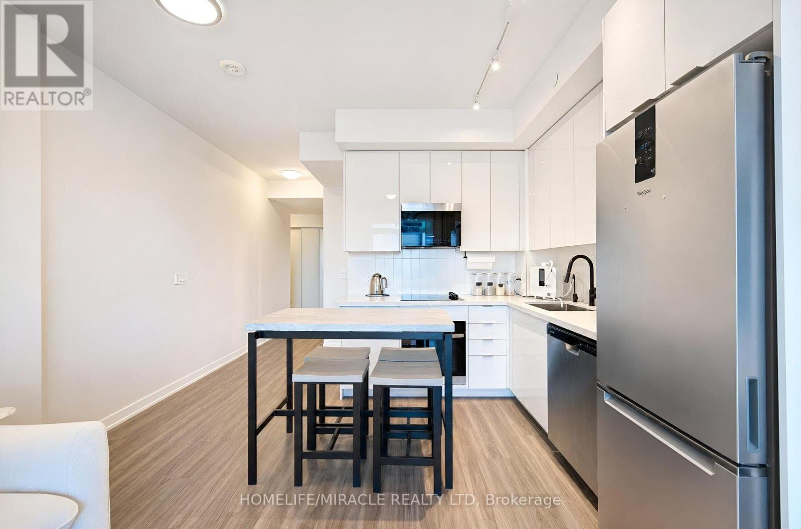 Single Family at 813- 10 Abeja Street, Vaughan (Concord), Ontario - Photo 6 - RE/MAX Garden City Realty