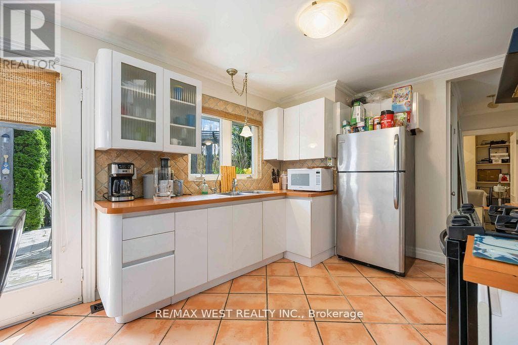 Single Family at 11 Duval Drive, Toronto (Maple Leaf), Ontario - Photo 10 - RE/MAX Garden City Realty