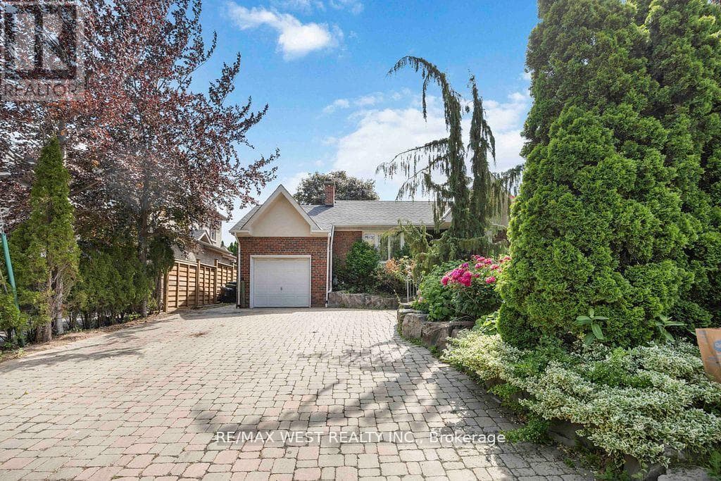 Single Family at 11 Duval Drive, Toronto (Maple Leaf), Ontario - Photo 3 - RE/MAX Garden City Realty