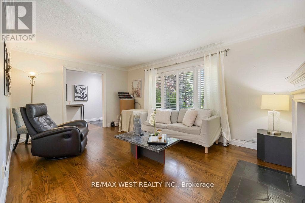 Single Family at 11 Duval Drive, Toronto (Maple Leaf), Ontario - Photo 9 - RE/MAX Garden City Realty