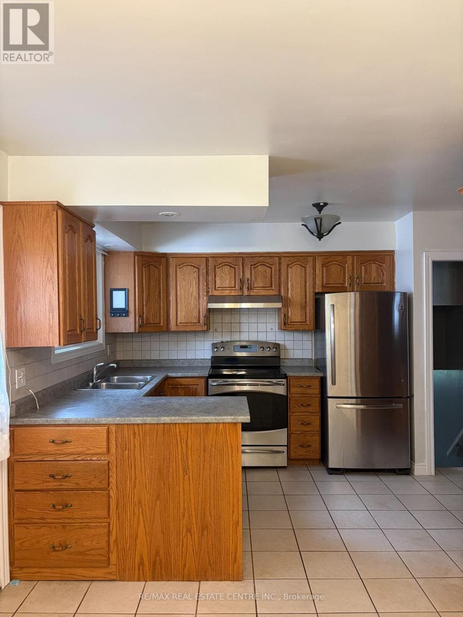 Single Family at 10 Miami Drive, Hamilton (Rolston), Ontario - Photo 6 - RE/MAX Garden City Realty